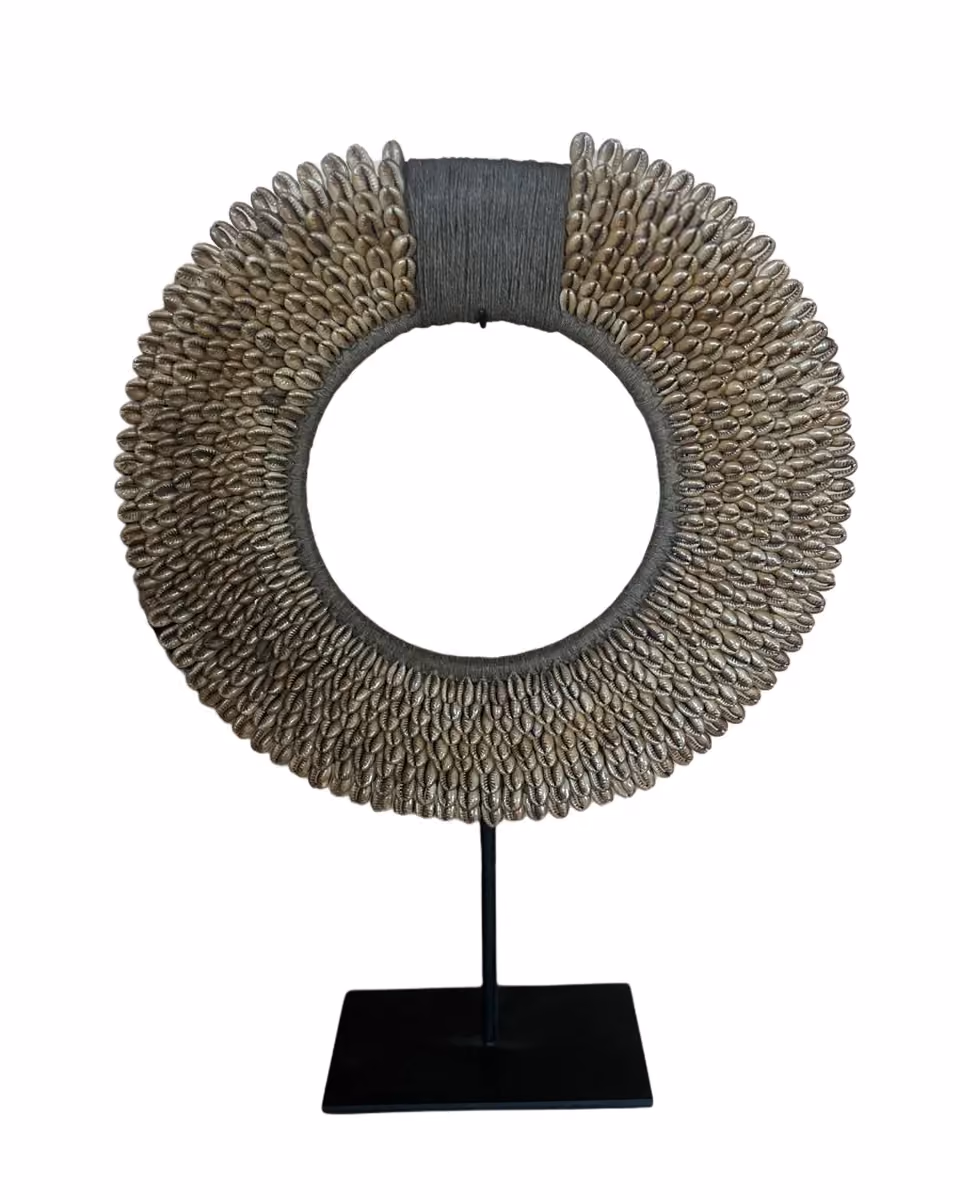 Papua necklace on stand brown sedang 30 cm