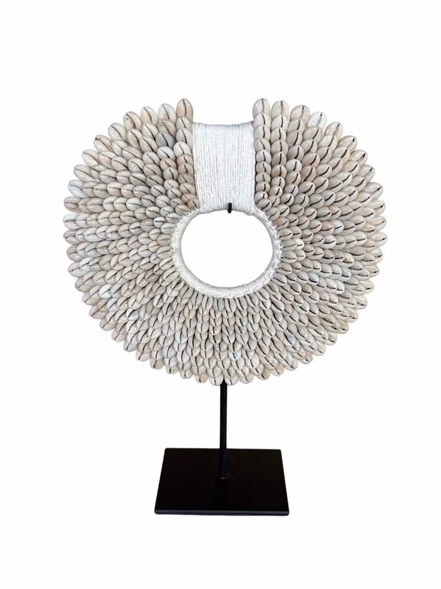 Papua necklace on stand natural kecil 20 cm