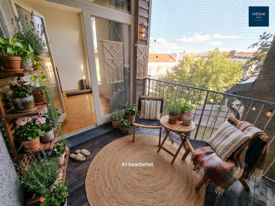Helle Dachgeschoßwohnung mit 2 Zimmer und einer Loggia in der Leitnergasse