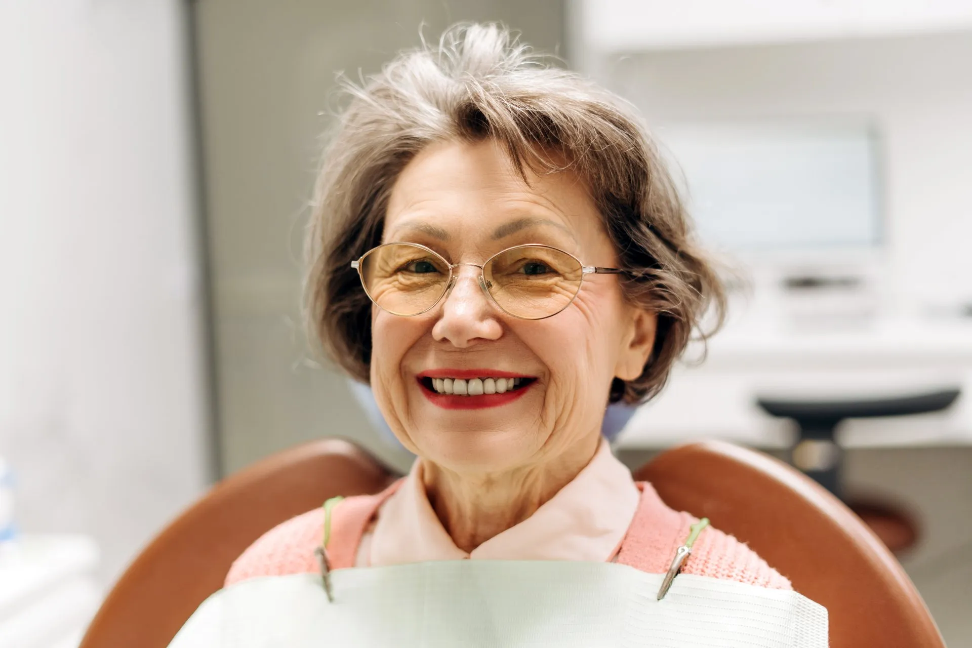 Natural-looking full dentures on a dental model showing comfortable fit and realistic appearance