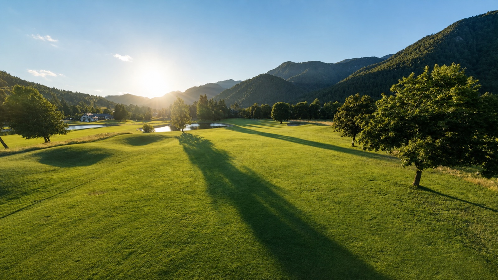 Drohnenaufnahme des Golfplatzes Golf Senza Confini