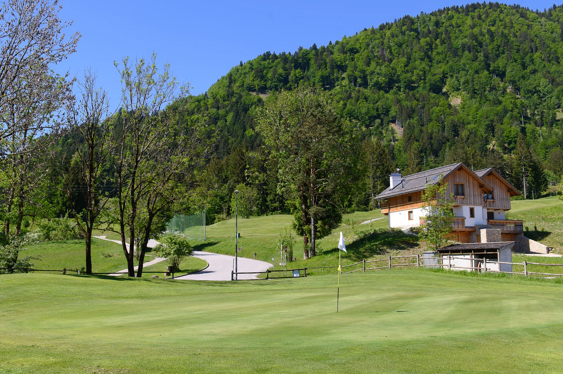 Golf-Chalet mit Panoramablick über den Golfplatz von Tarvisio