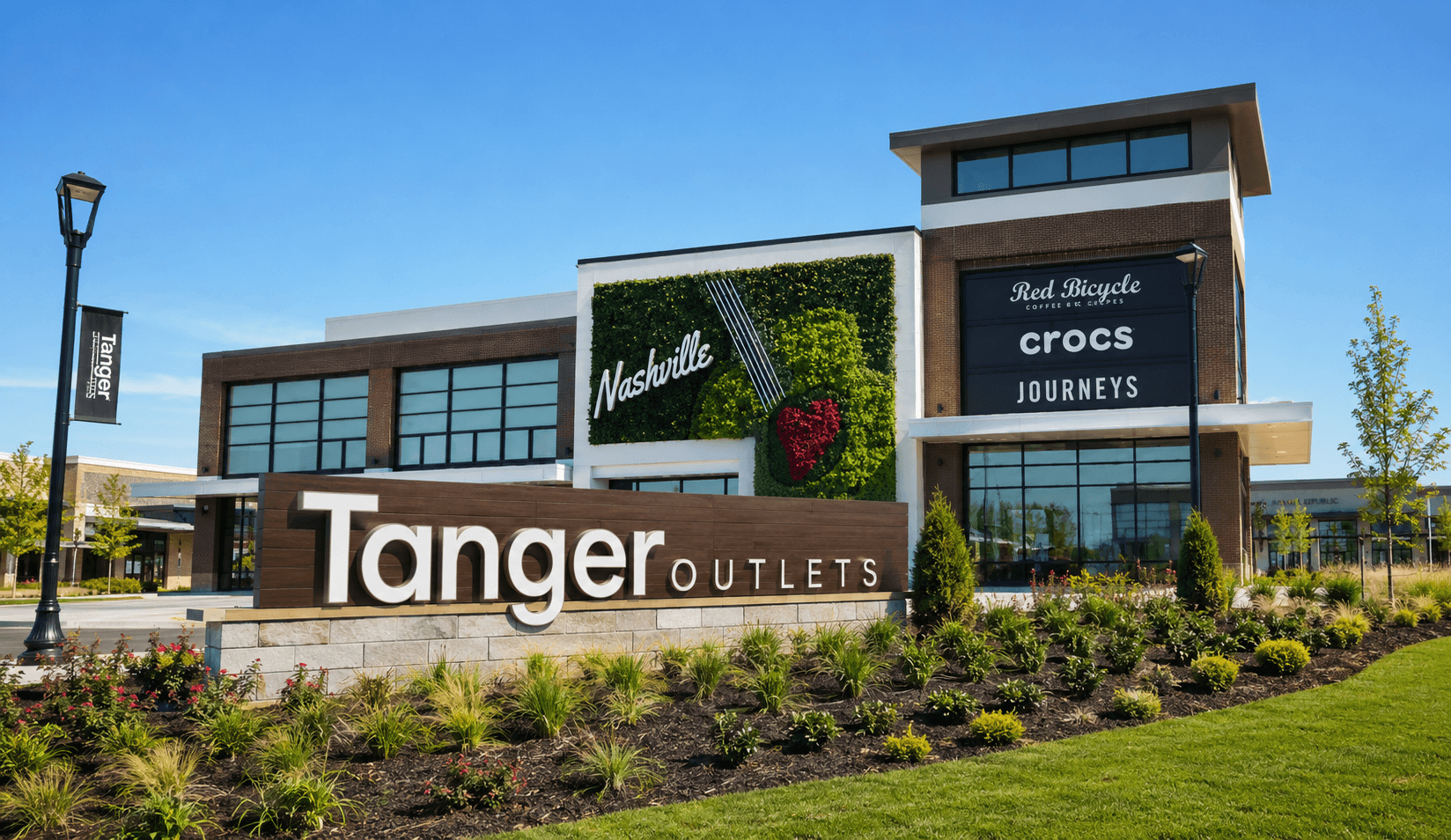 Tanger shopping center entrance in daylight Anticoh TN