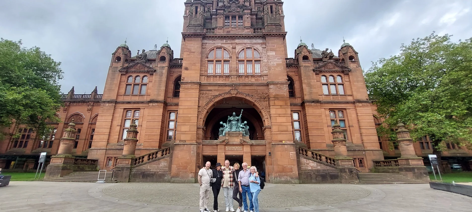 Group of tourists standing in front of Kelvingrove Art Gallery and Museum, Glasgow