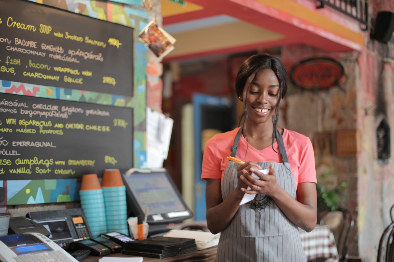 Restaurant Minimum Wage in California (2026): Base Rate, Tipped Wage & Tip Credit