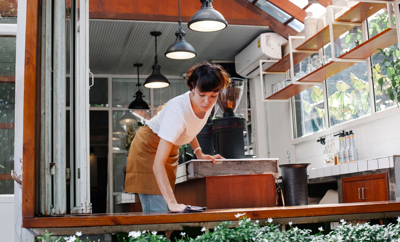 36 Restaurant Employee Referral Program Statistics