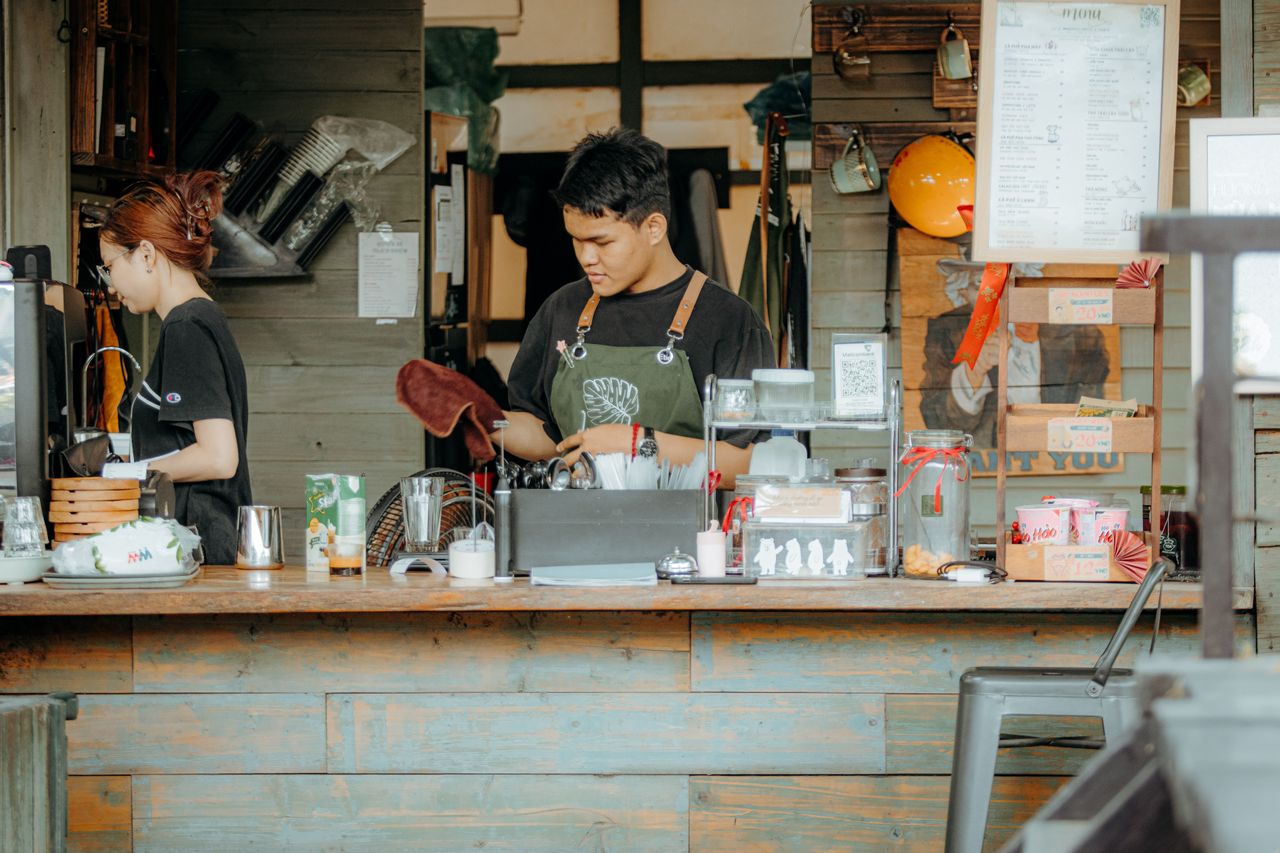 Restaurant Minimum Wage in Georgia (2026): Base Rate, Tipped Wage & Tip Credit