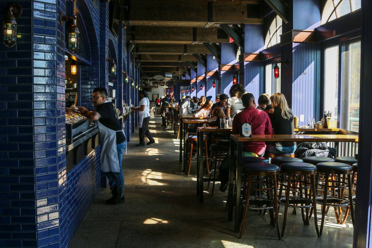 Chicago Restaurant Minimum Wage (2026): Base Rate, Tipped Wage & Tip Credit