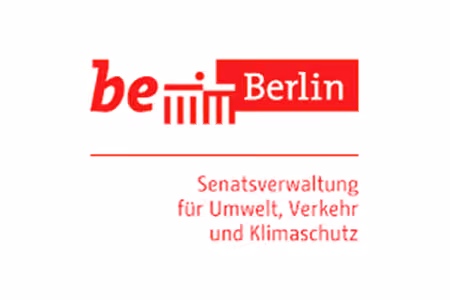 Rotes "be Berlin" Logo mit stilisiertem Brandenburger Tor, darunter Text: "Senatsverwaltung für Umwelt, Verkehr und Klimaschutz".