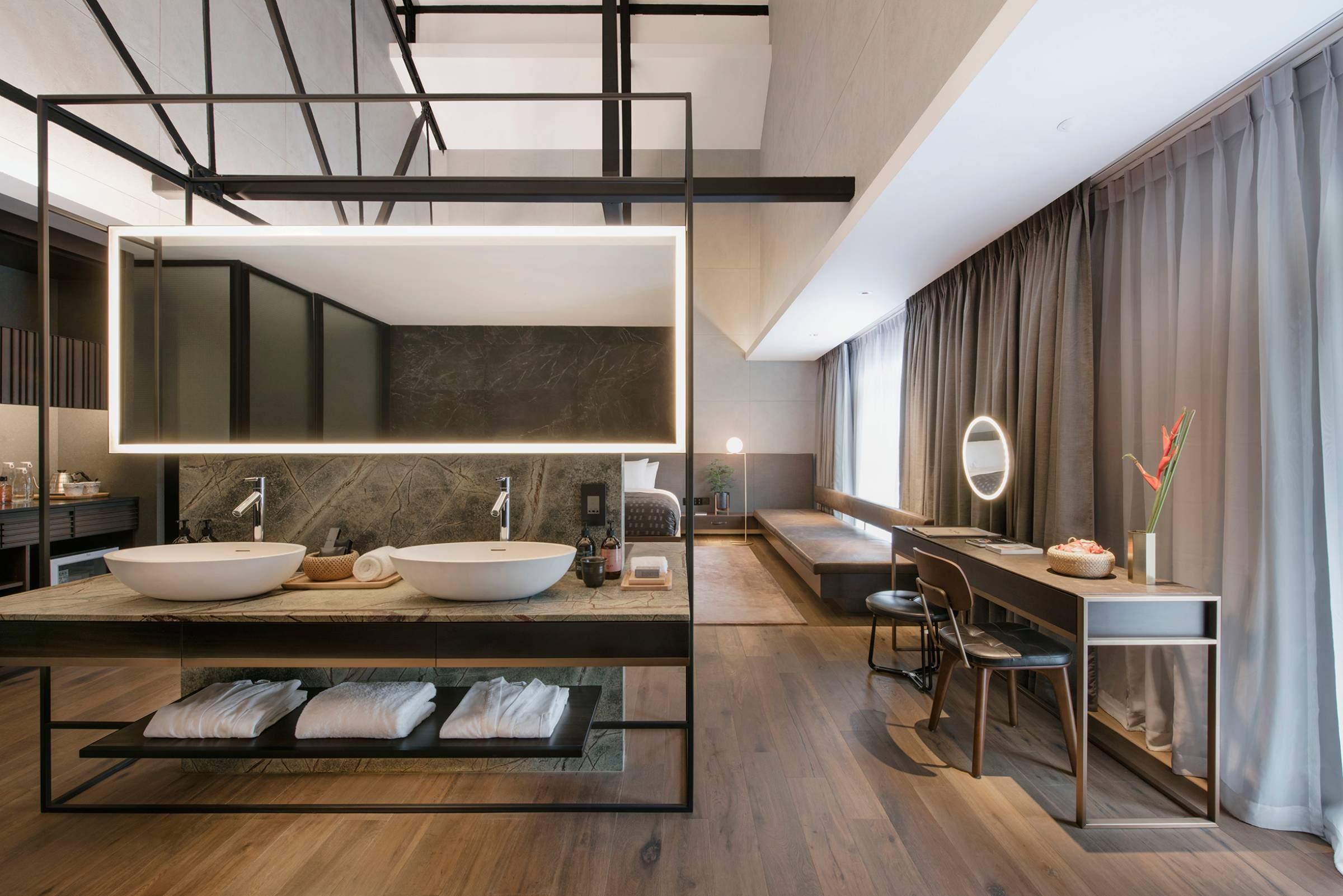 The Warehouse Hotel - River View Suite Bathroom