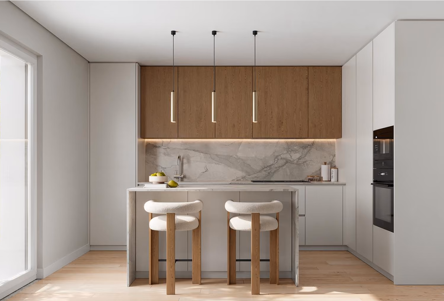 Cuisine moderne avec îlot en marbre, deux tabourets en bois et suspensions cylindriques.