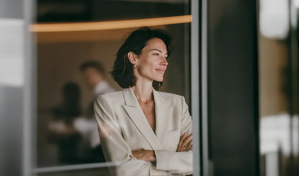 B2B sales professional reconnecting with a dormant prospect
