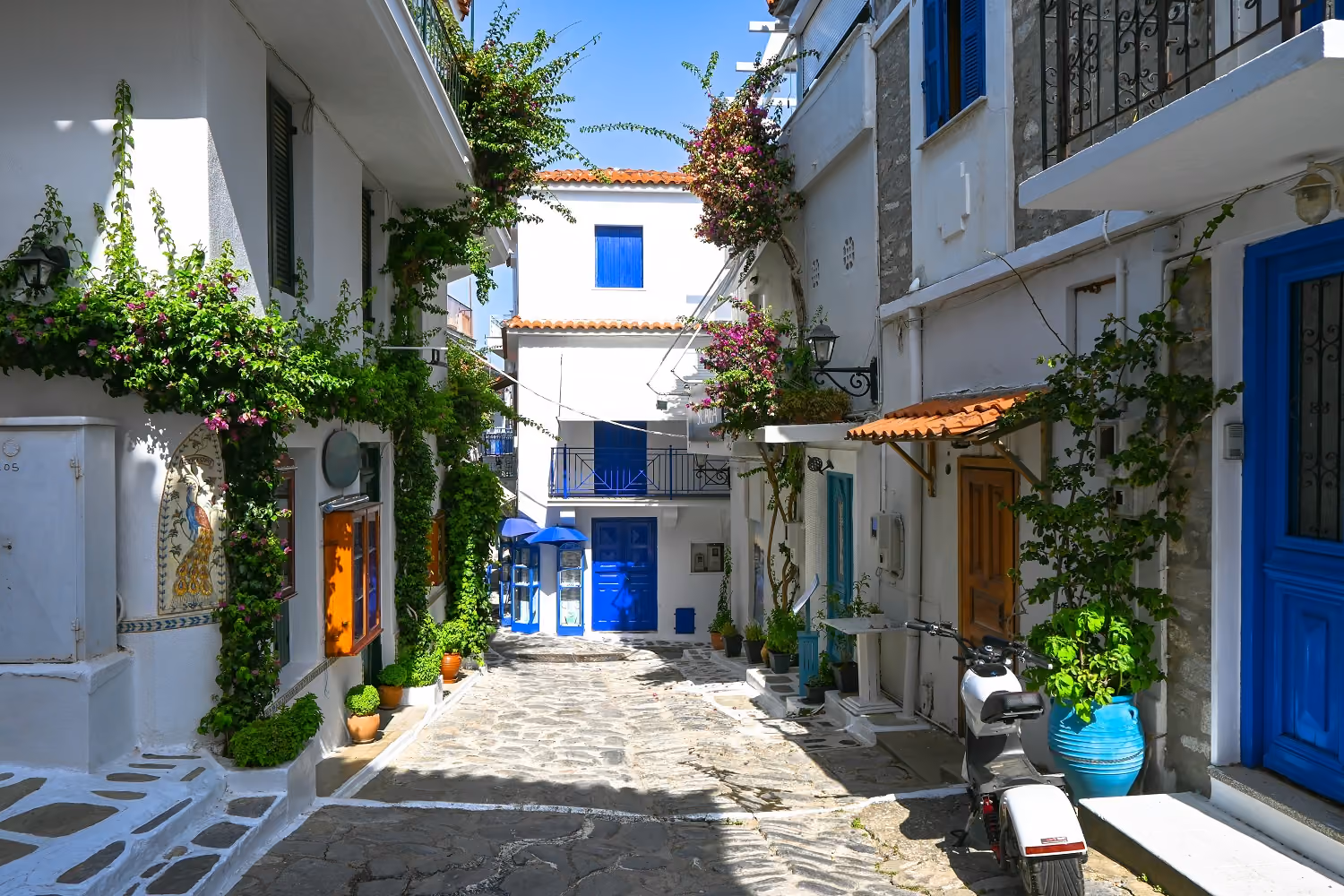 Buying Property in Greece – Legal and Tax Aspects for Swiss Investors