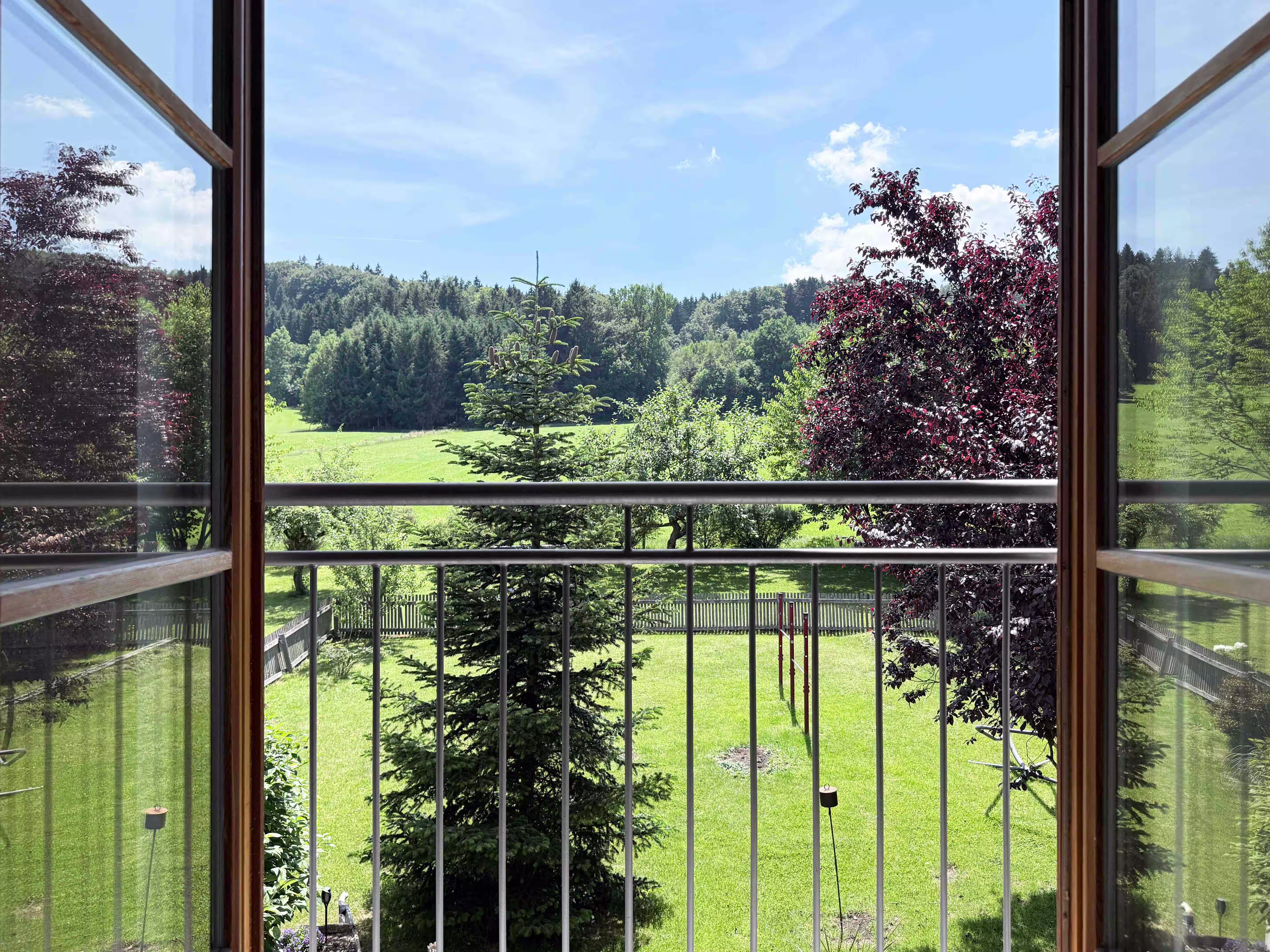 Französischer Balkon Aussicht – Idyllisch Wohnen in Weyarn