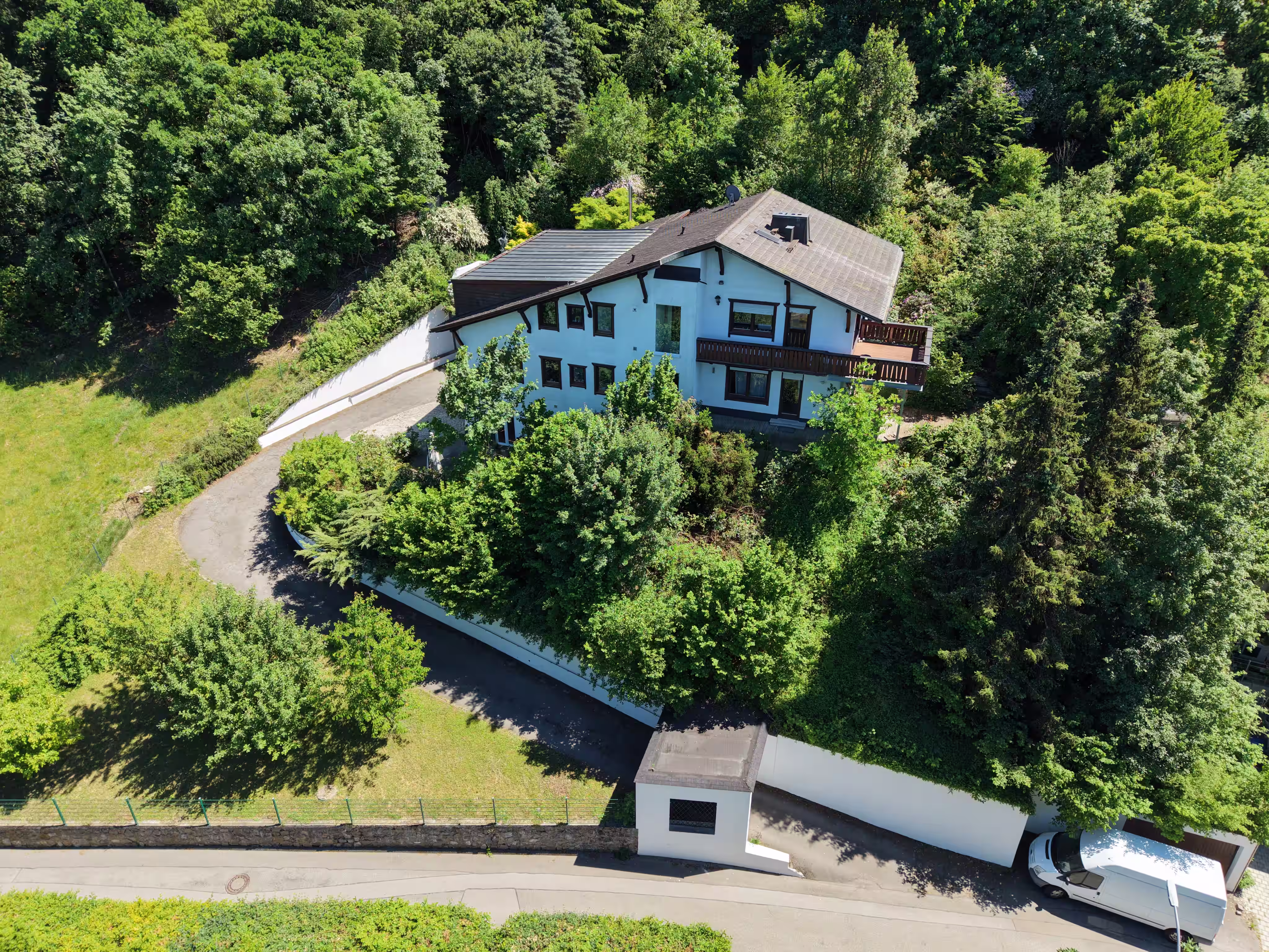 Außenansicht 2 – Einzigartiges Anwesen mit privatem Flusszugang