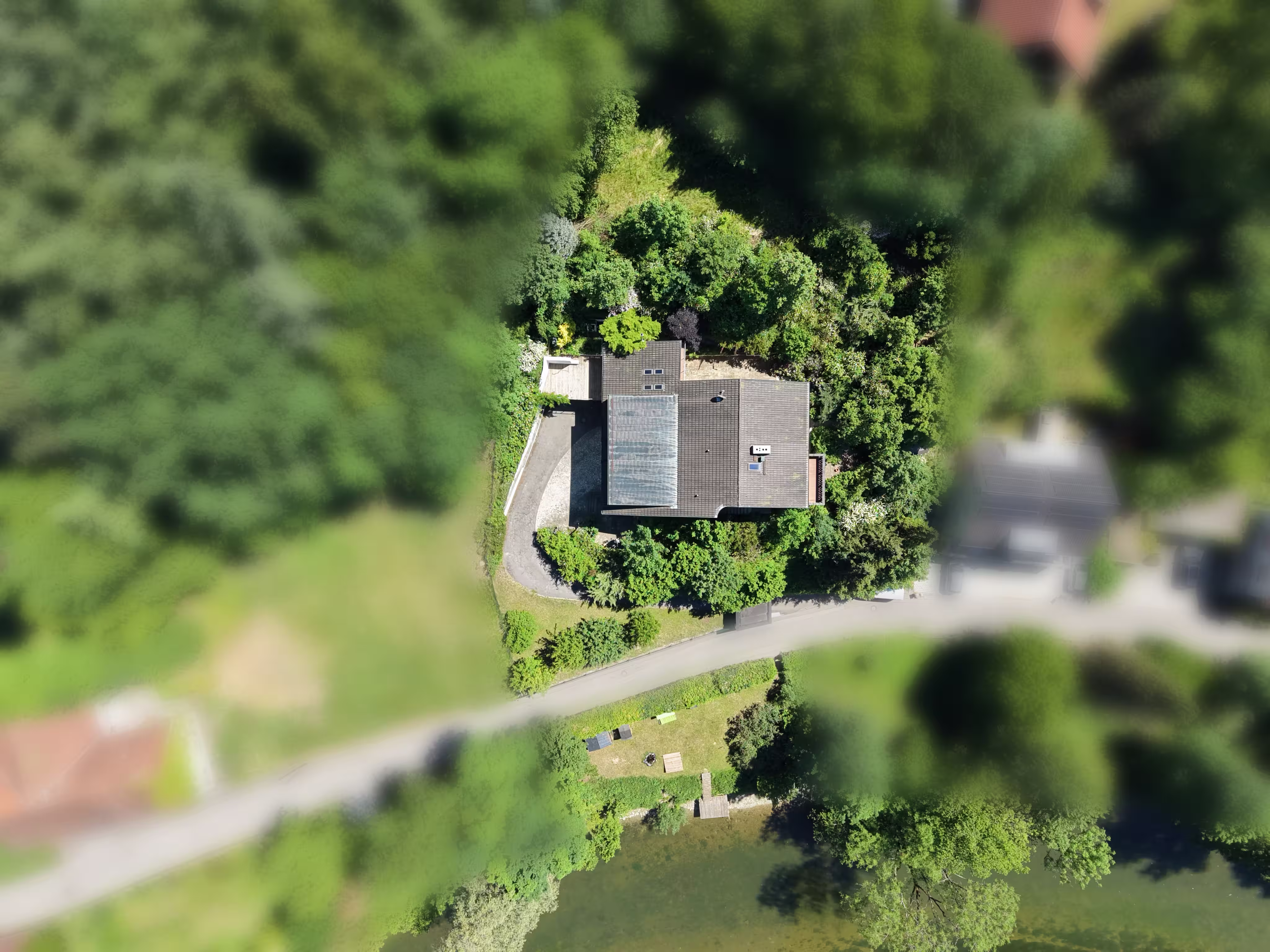 Vogelperspektive – Einzigartiges Anwesen mit privatem Flusszugang