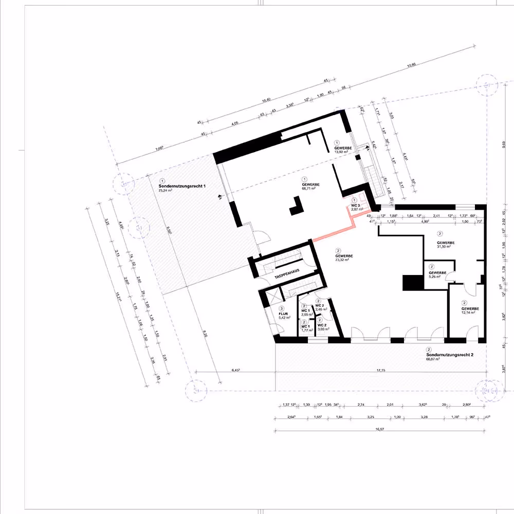Grundriss einer Gewerbeimmobilie mit verschiedenen Gewerbeflächen, WC-Bereichen, Treppenhaus und Sondernutzungsrechten, inklusive Maßangaben.