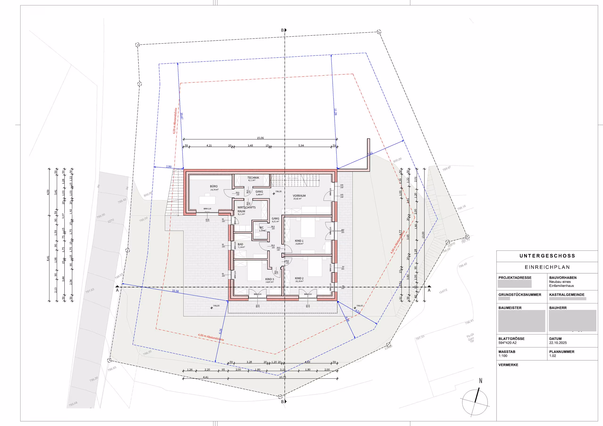Architektur-Grundriss des Untergeschosses eines Einfamilienhauses mit Büro, Technikraum, Wirtschaftsraum, Flur, WC, Bad, drei Kinderzimmern und Vorraum, umgeben von Grundstücksgrenzen und Maßangaben.