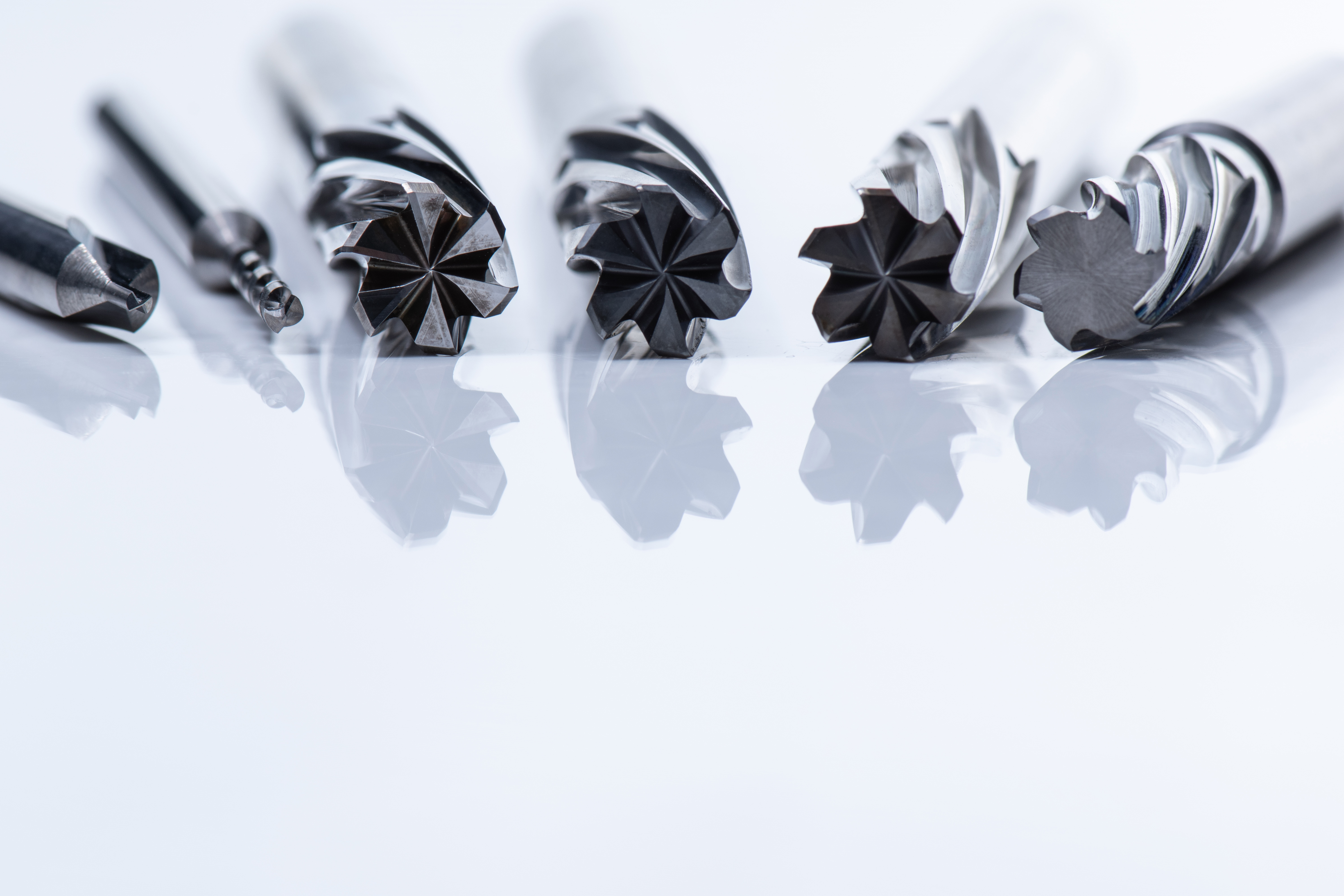 Solid carbide end mills — precision cutting tools for 5-axis aerospace machining