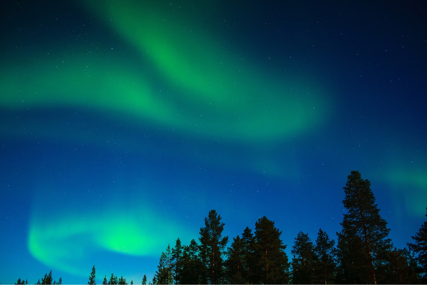 Revontulet yötaivaalla