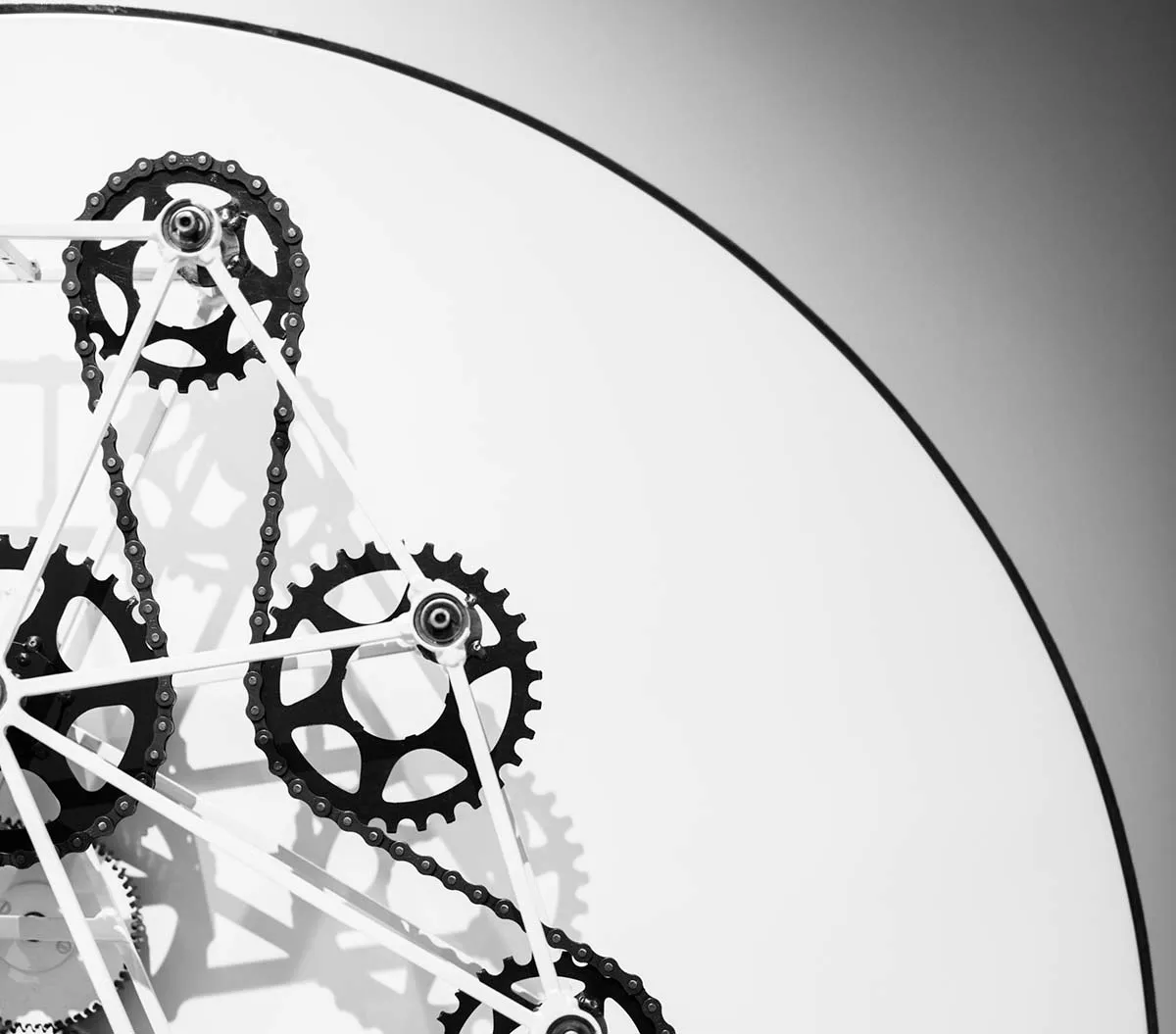 Détail de l'horloge à engrenages dans les locaux de CG Partners