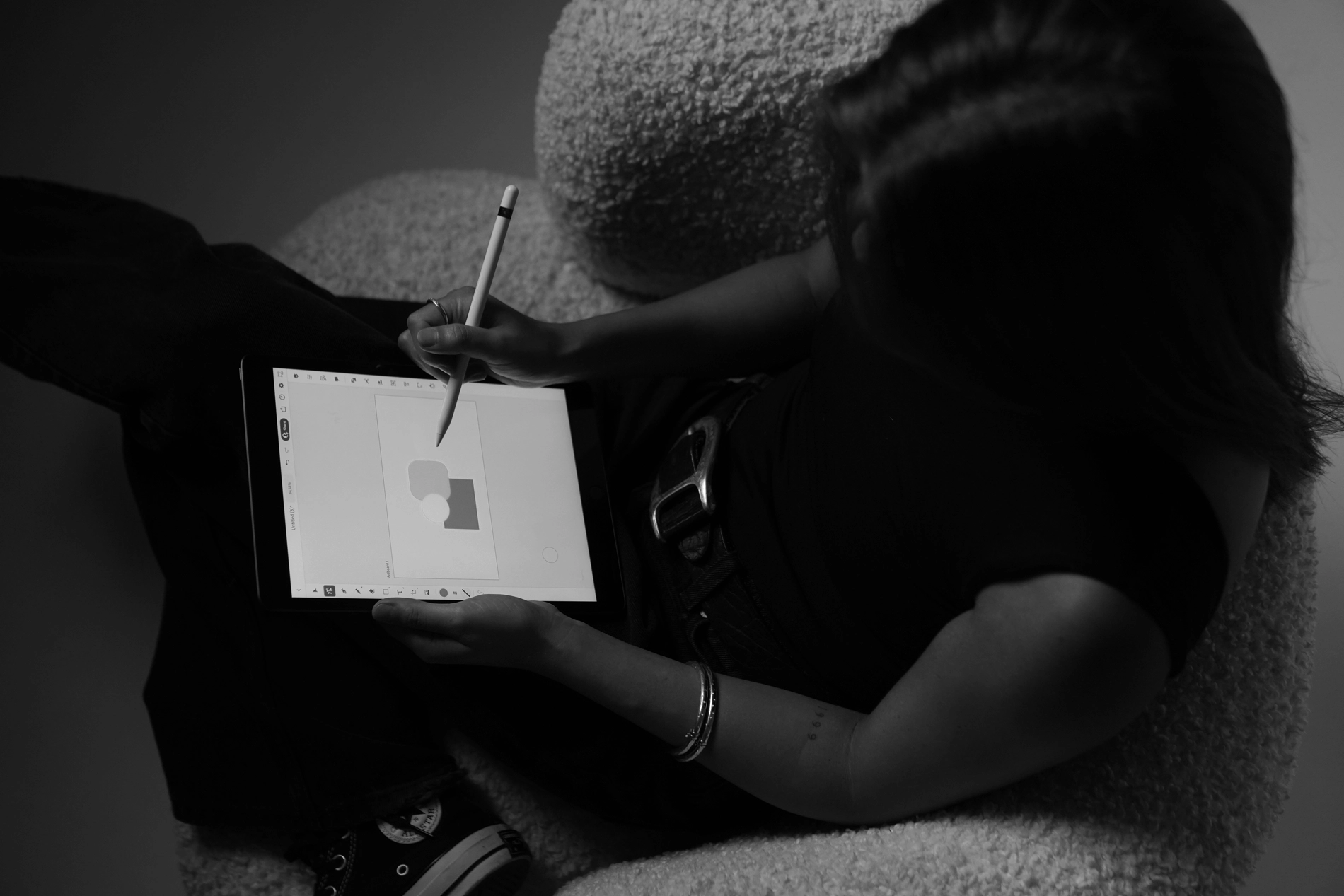 Founder of CreativeMesh working in Adobe Illustrator on ipad.