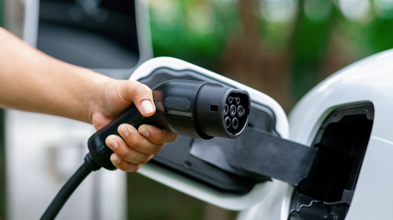 charging an EV in Victoria during the free electricity hours to save on energy costs