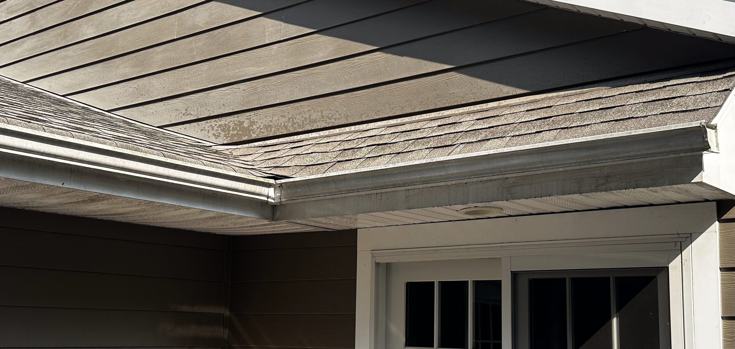 Gutter cleaning along a New Jersey roofline