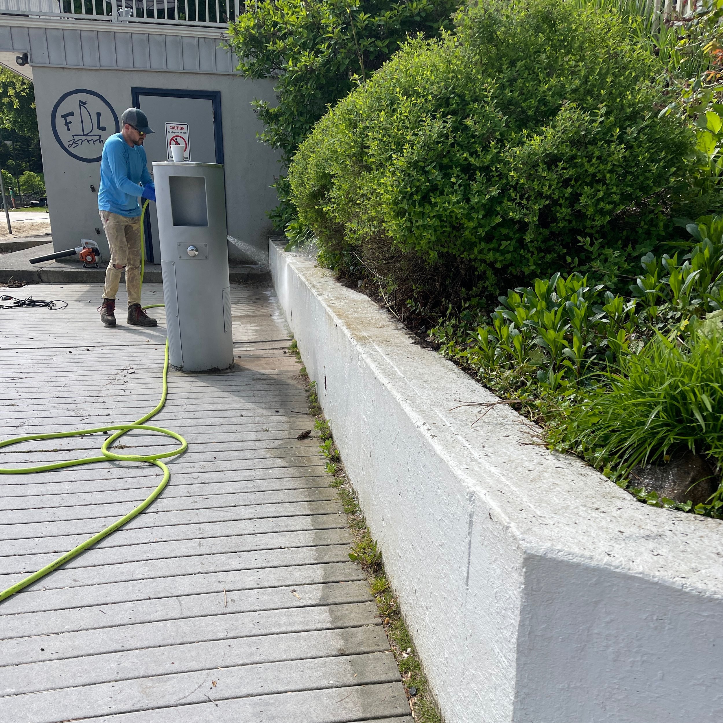 HOA common area sidewalk being cleaned in New Jersey