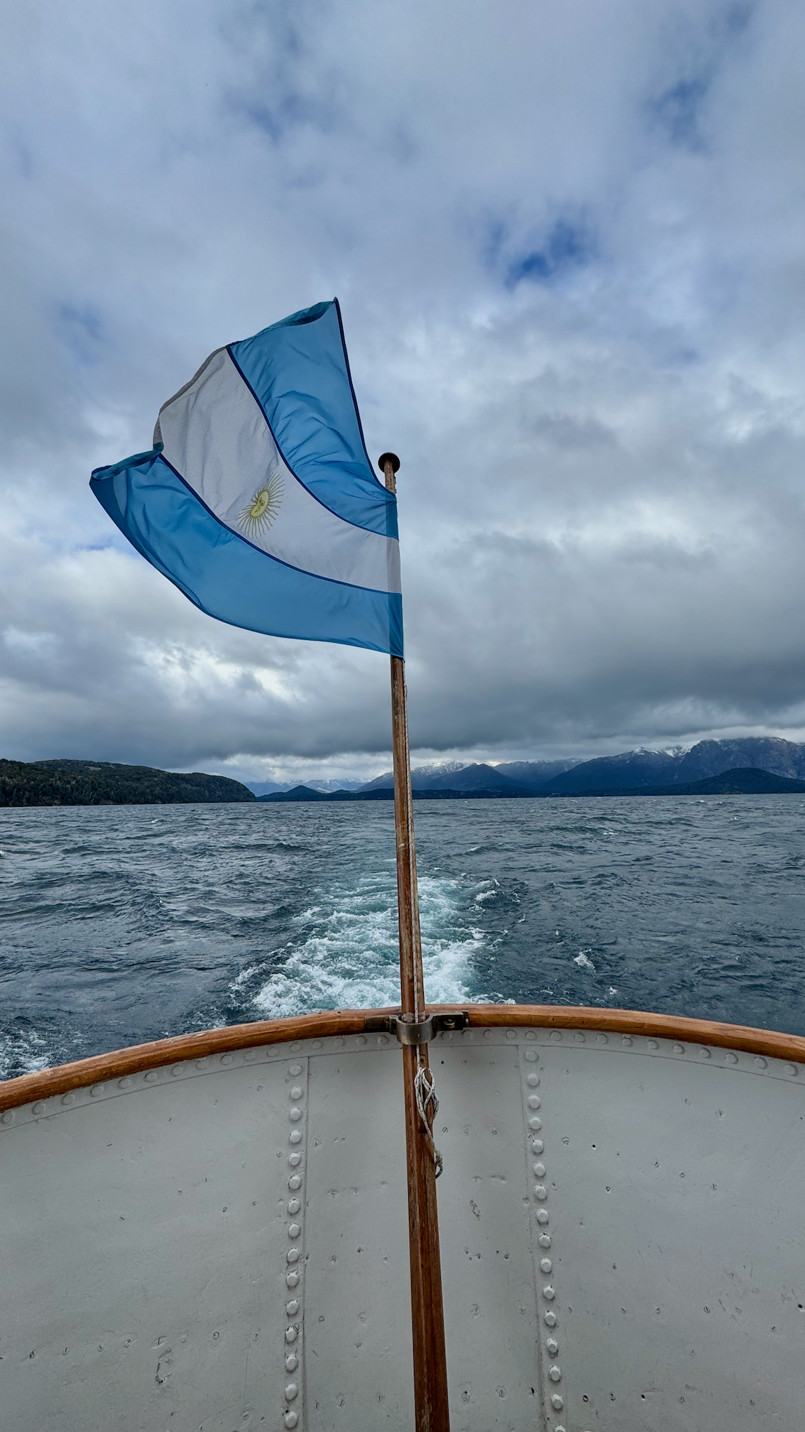 Navegando bajo la bandera argentina