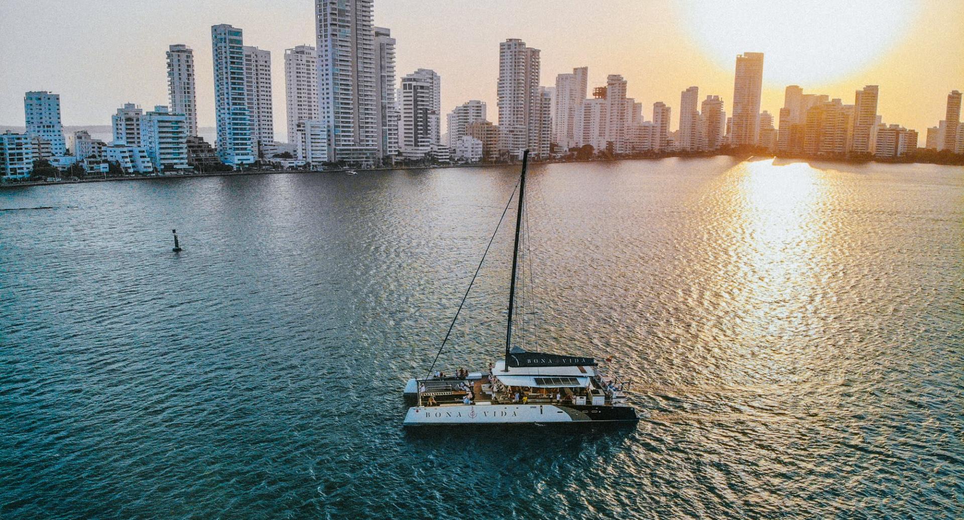 Atardecer en catamarán