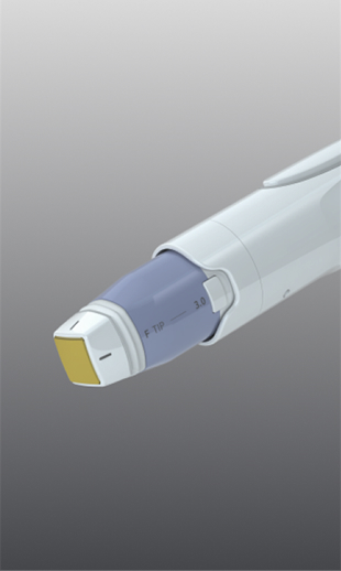 Nahaufnahme eines medizinischen Geräts mit goldfarbener Spitze und einstellbarem blauen Regler.