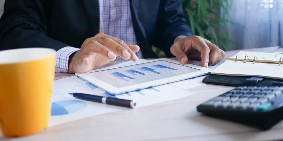 Automatisieren Sie die Finanzberichterstattung, um die Effizienz und Genauigkeit zu steigern und Kosten zu senken