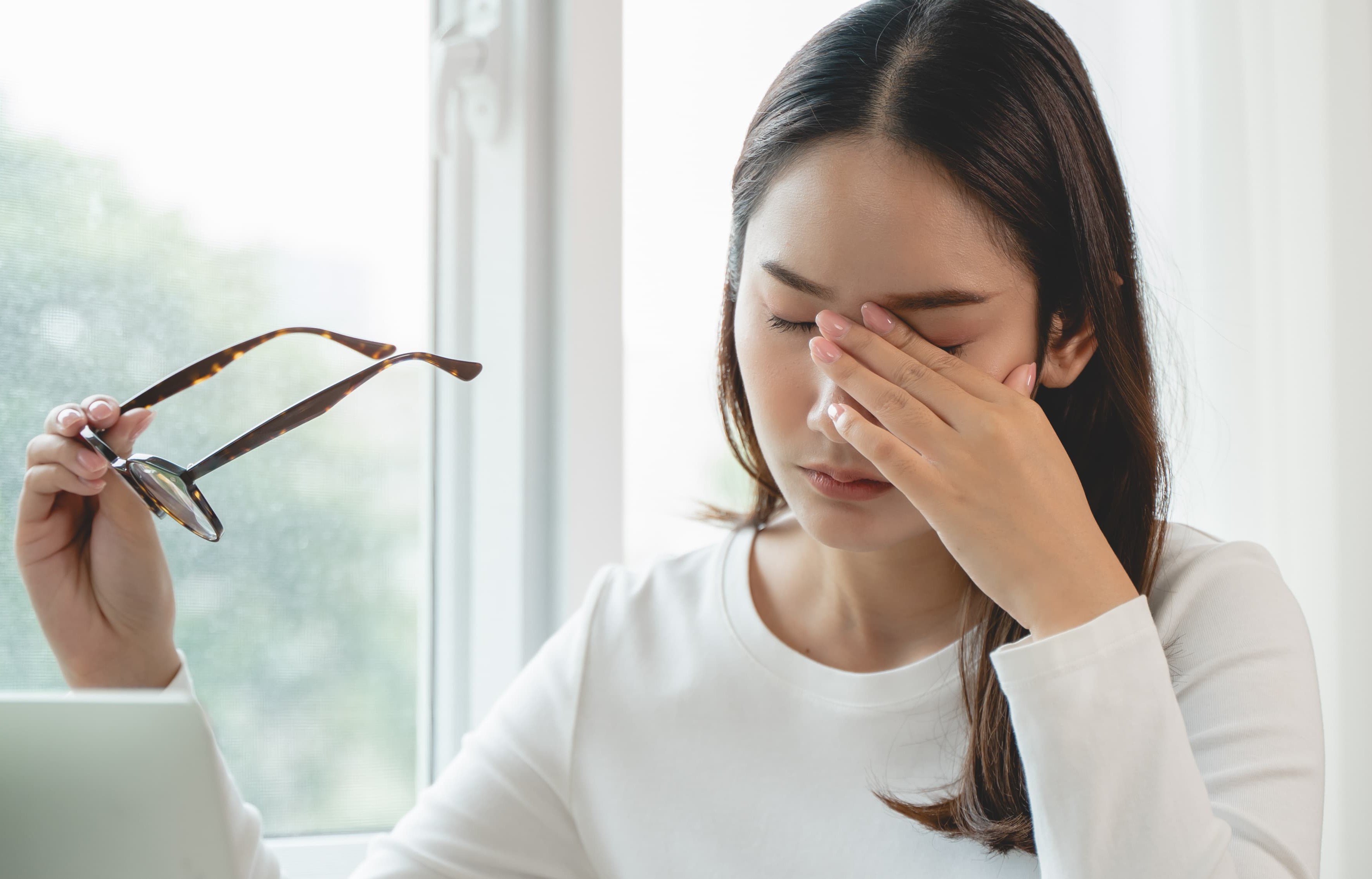 Ophthalmologist examining a patient's eyes during a dry eye evaluation