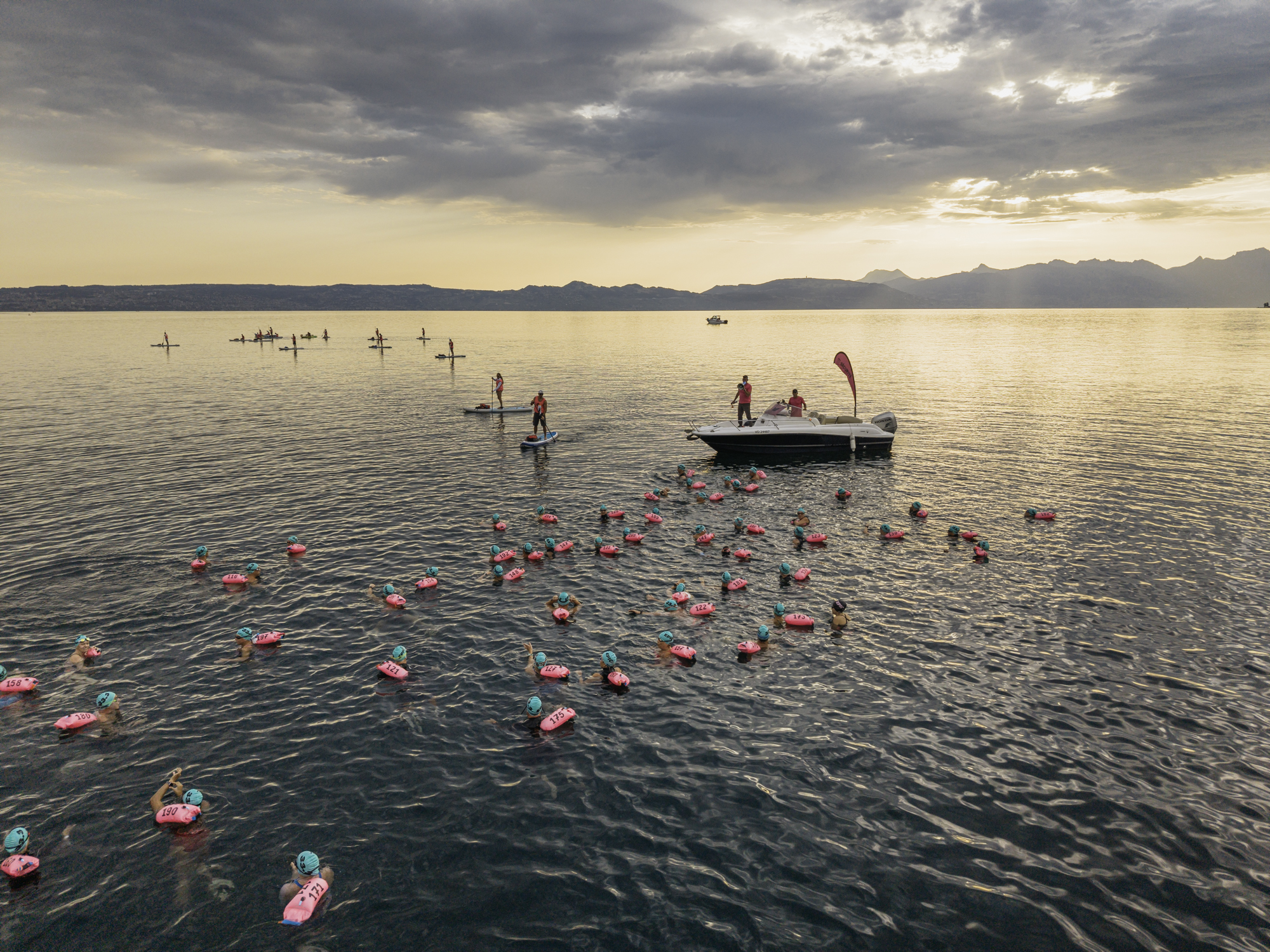 UltraSwim 33.3 #14 Switzerland, drone view of the crossing start line