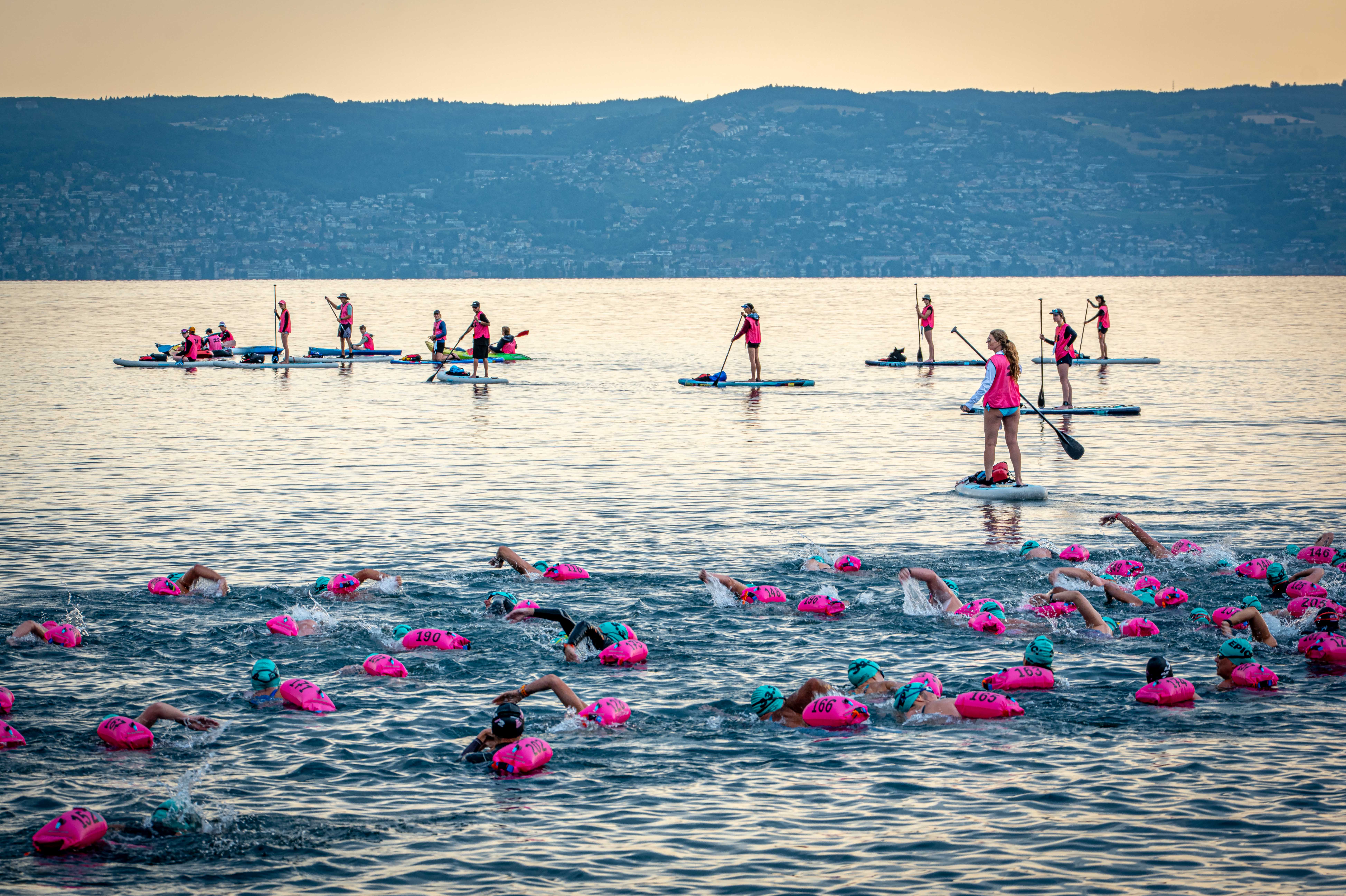 UltraSwim 33.3 #14 Switzerland, paddlers at the crossing start