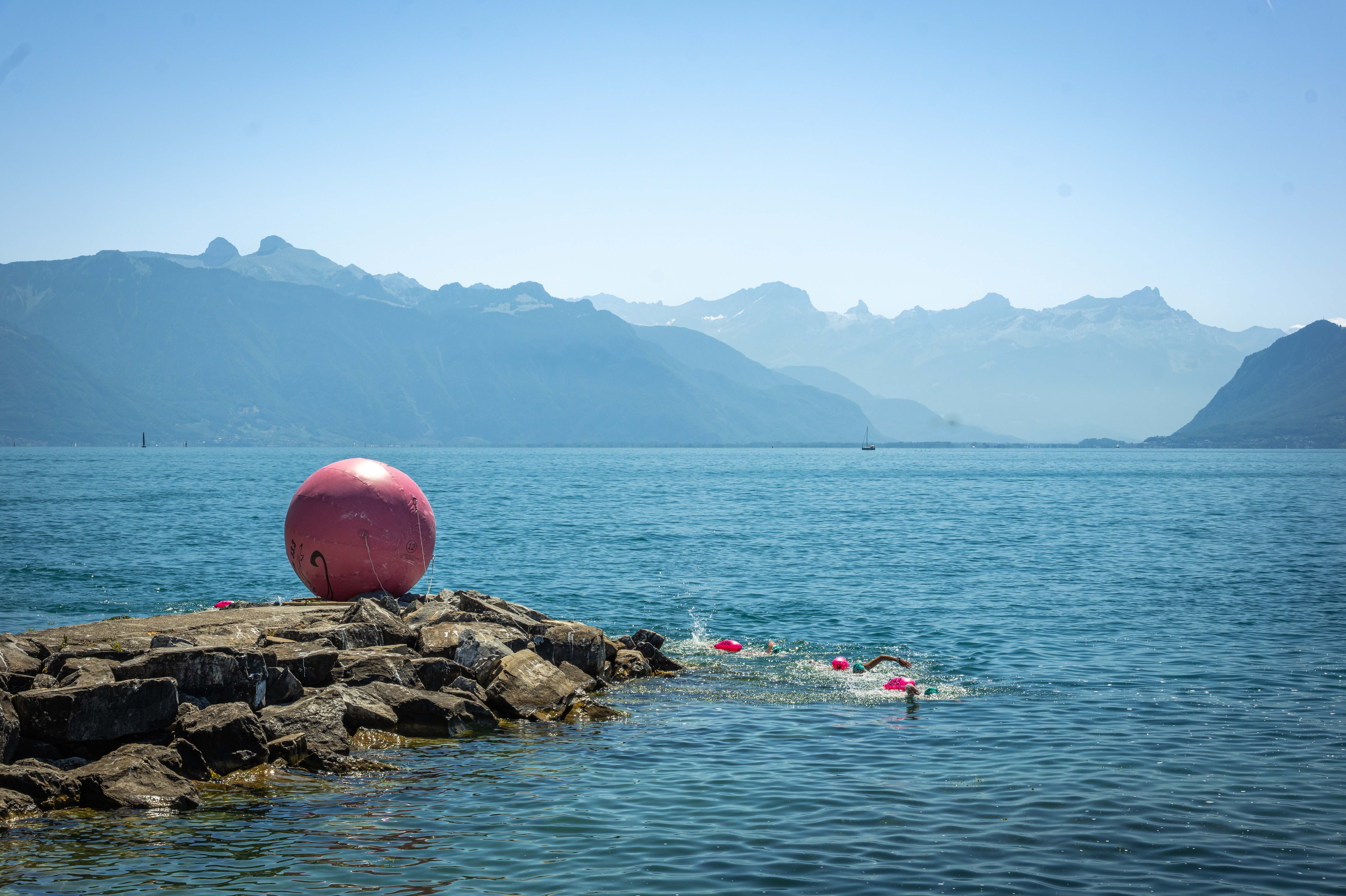 UltraSwim 33.3 #14 Switzerland, course buoy beneath the mountains