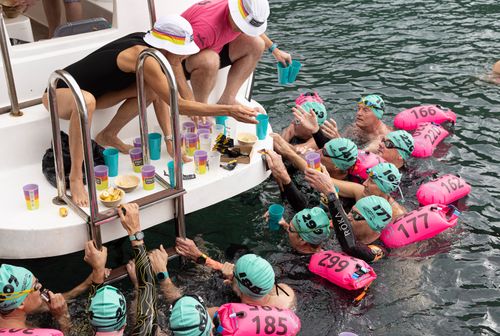 UltraSwim 33.3 #5 Montenegro, swimmer at the feed station