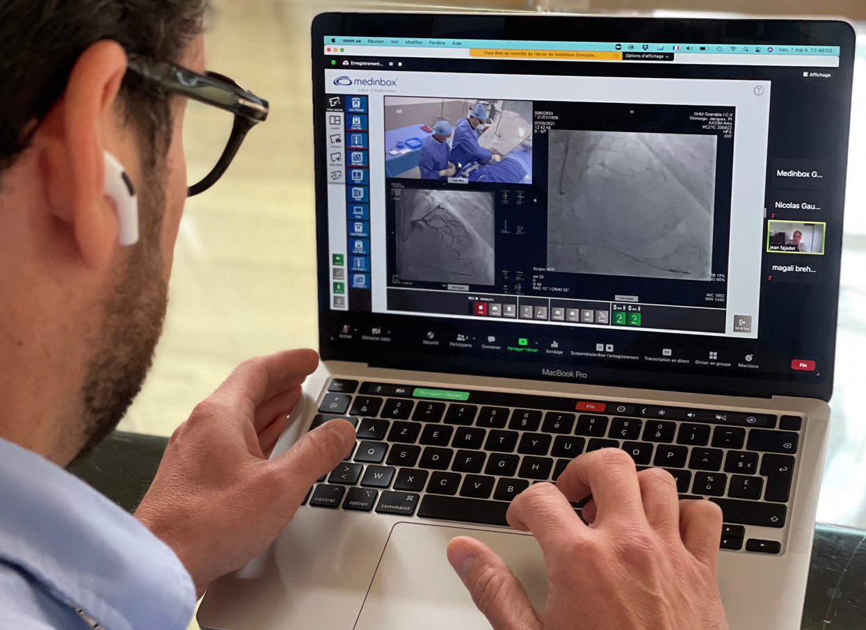 Physician using Medinbox in an interventional lab