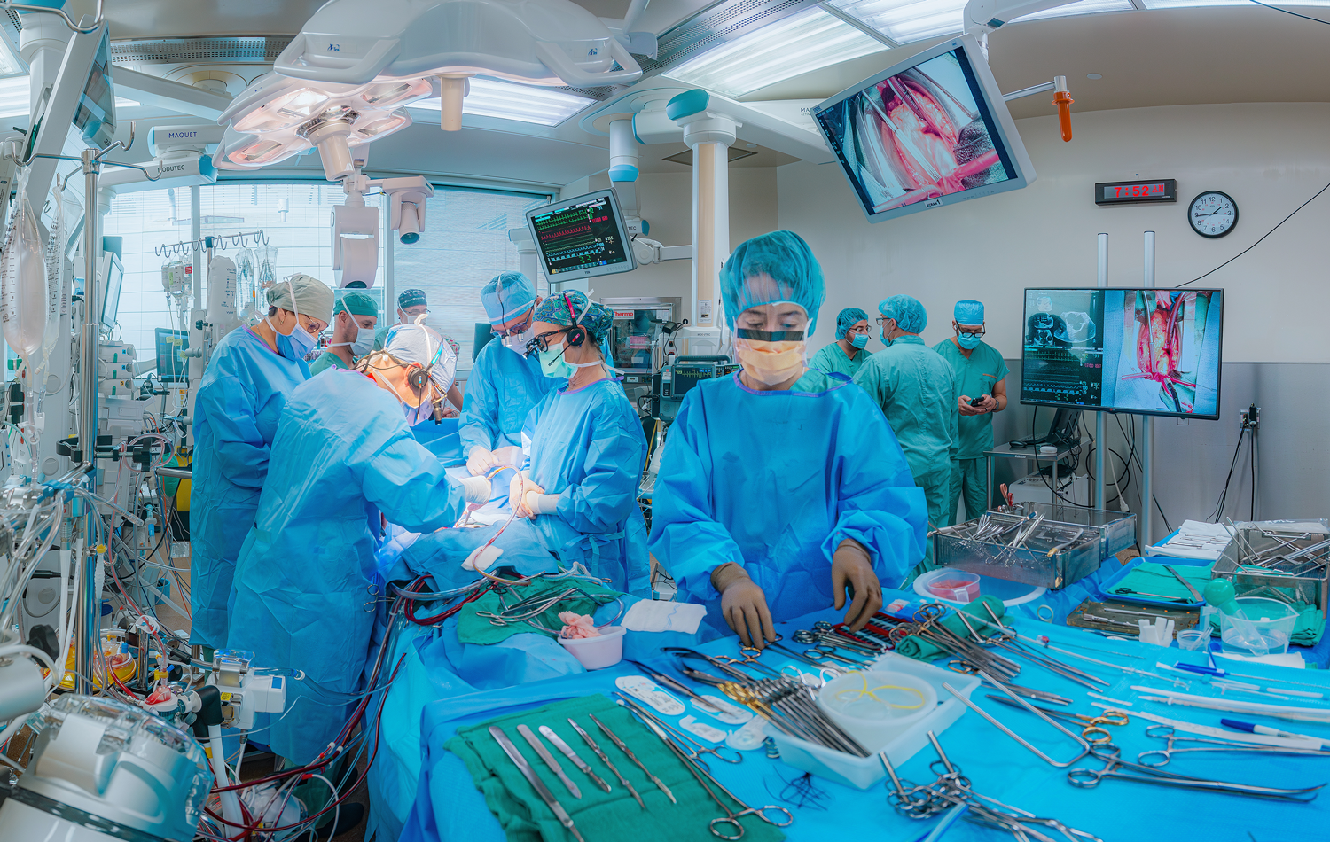 Physician using Medinbox in an interventional lab