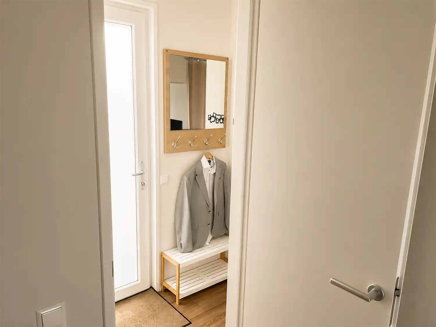 Eingangsbereich mit Garderobe in der Ferienlodge Zeeland