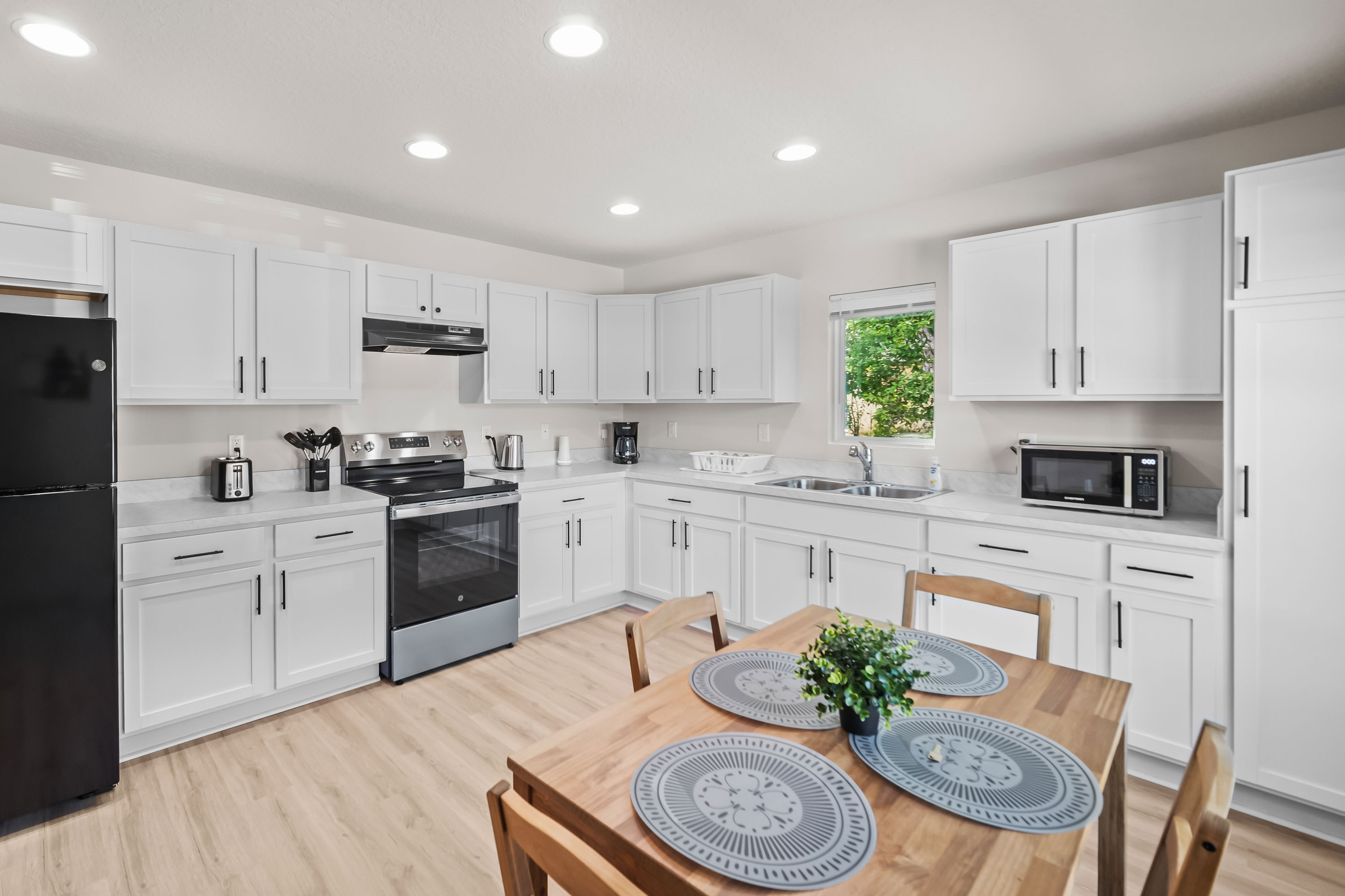 The Sofia interior: kitchen view 1
