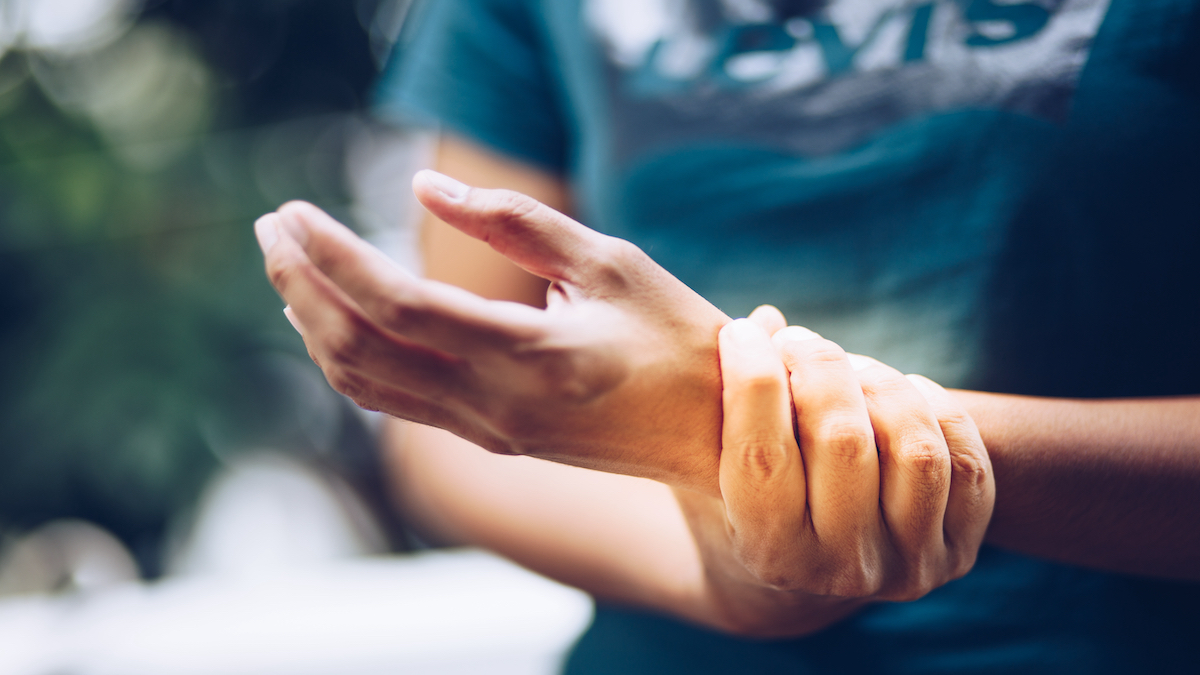 What is carpal tunnel syndrome and how can physical therapy help combat its effects?