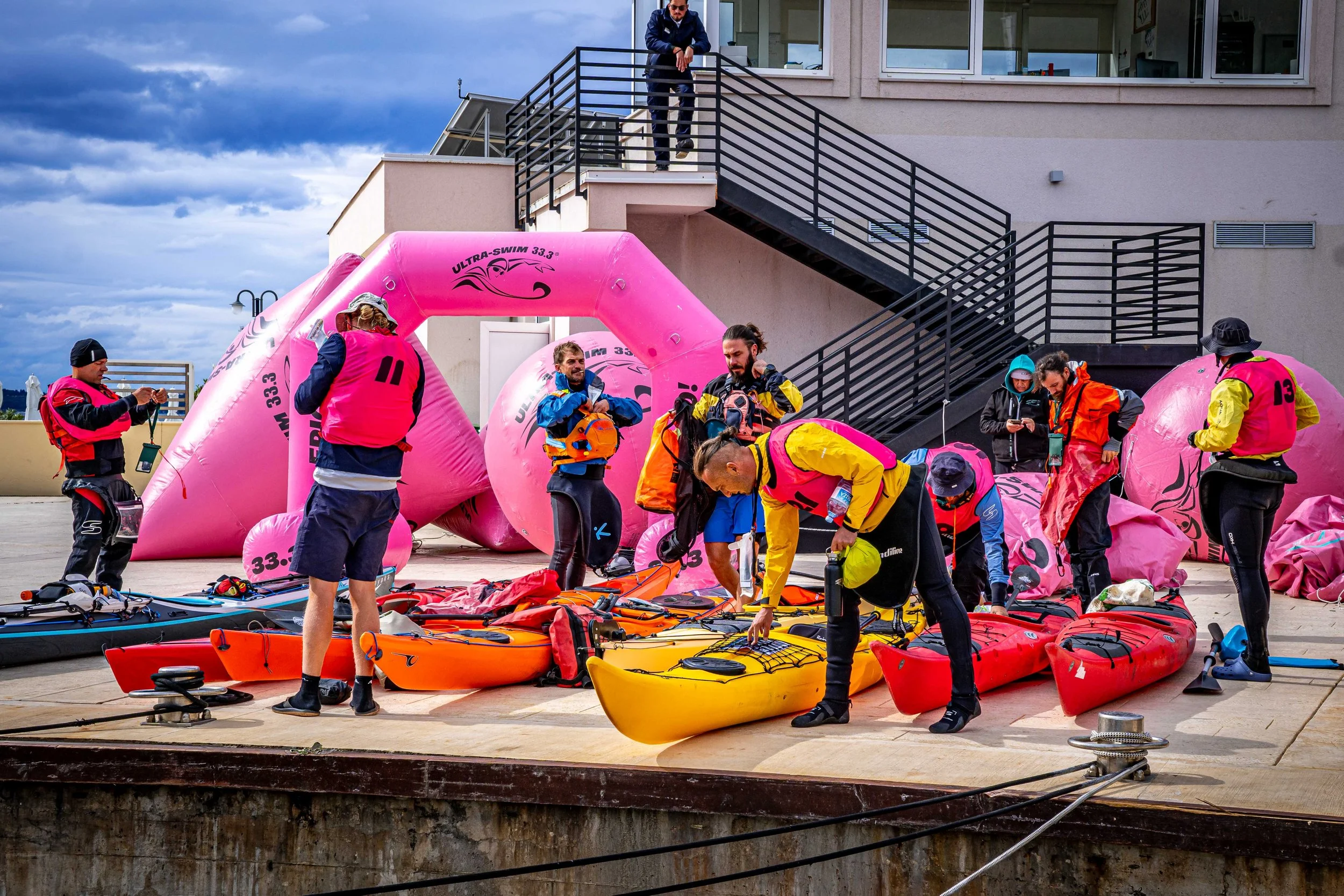 Using kayaks to minimise fuel consumption