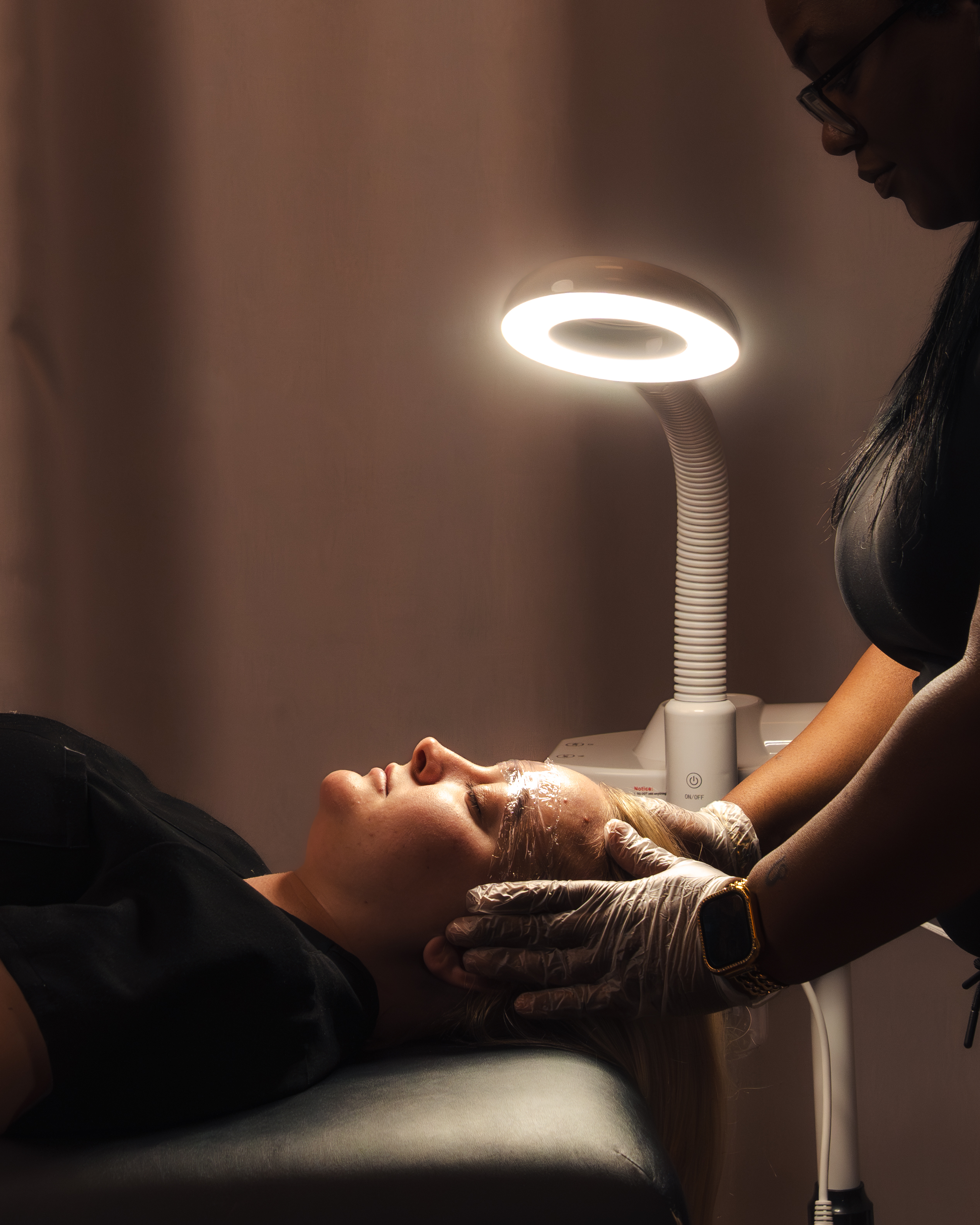 Image illustrating OMNA's teaching approach for the Esthetics program
