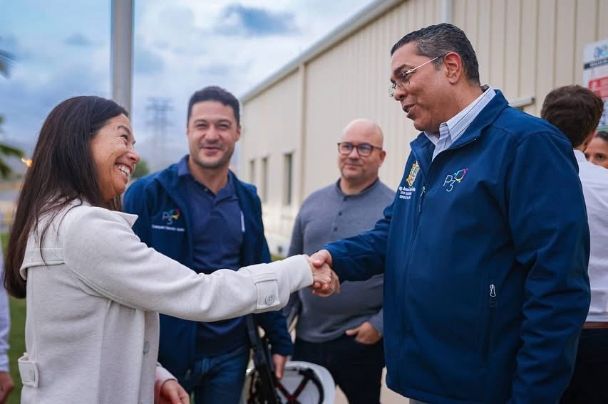 Eng. Josué A. Colón Ortiz greeting U.S. Department of Energy officials at AES Puerto Rico in Guayama.