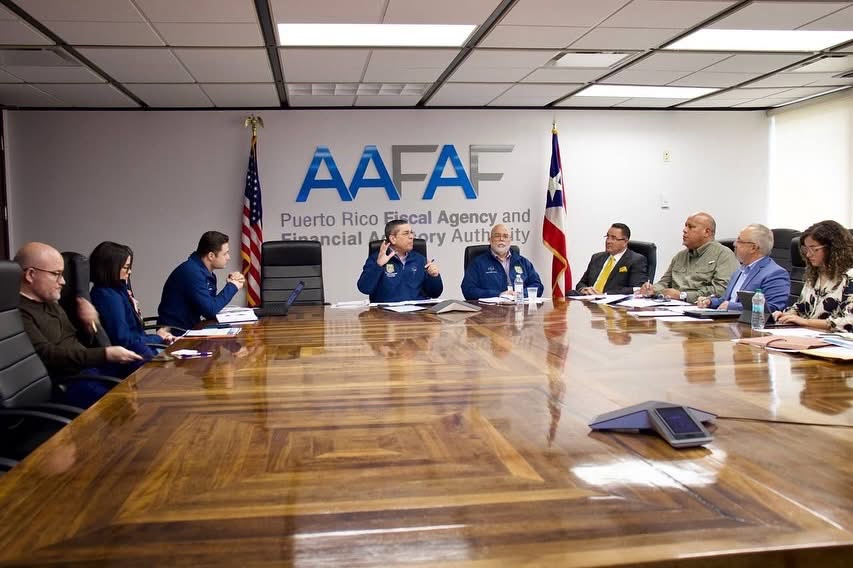 Eng. Josué A. Colón Ortiz discussing with Juana Díaz officials at government offices.
