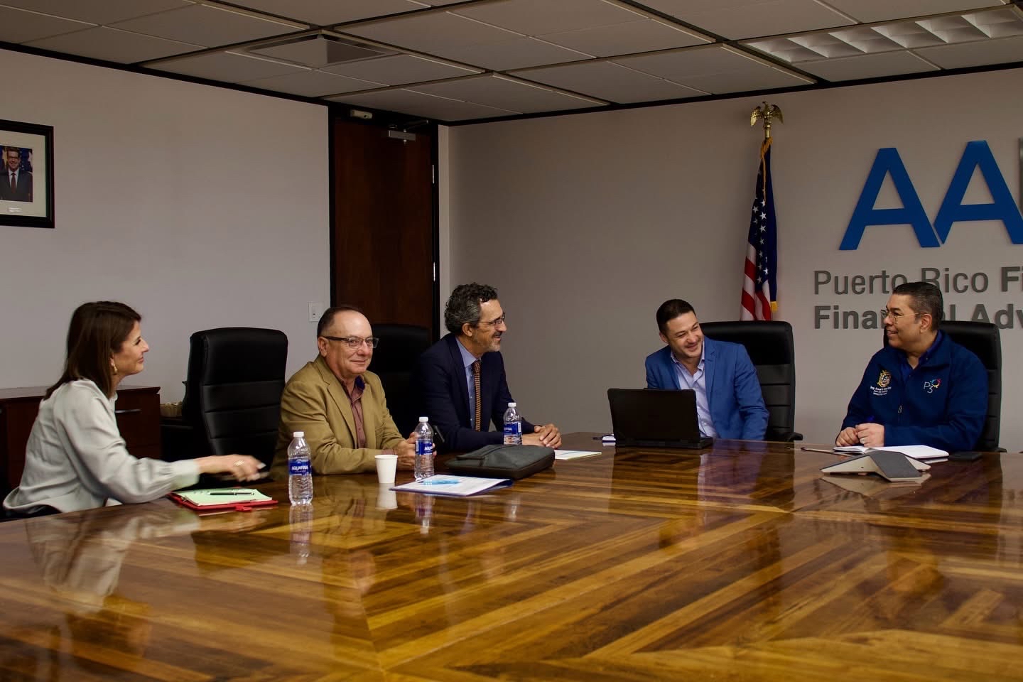 Eng. Josué A. Colón Ortiz meeting with EcoEléctrica executives at government offices.
