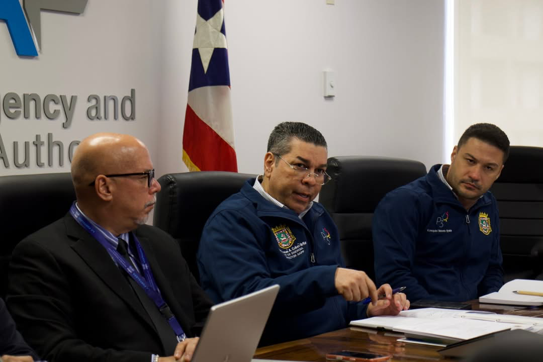 Eng. Josué A. Colón Ortiz discussing with officials and U.S. Department of Energy staff at government offices.