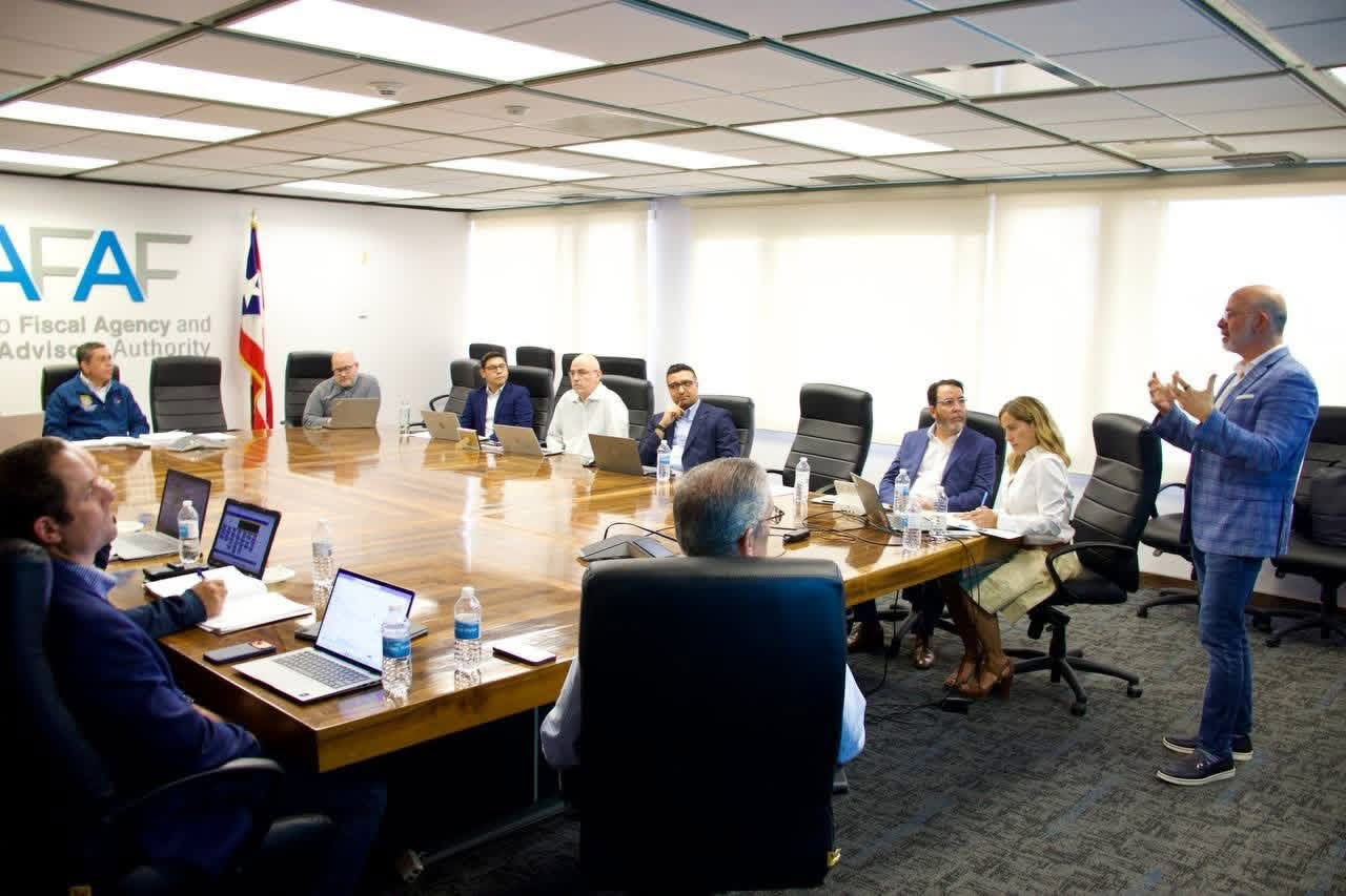 Eng. Josué A. Colón Ortiz receives a briefing with energy officials and private sector representatives at government offices.